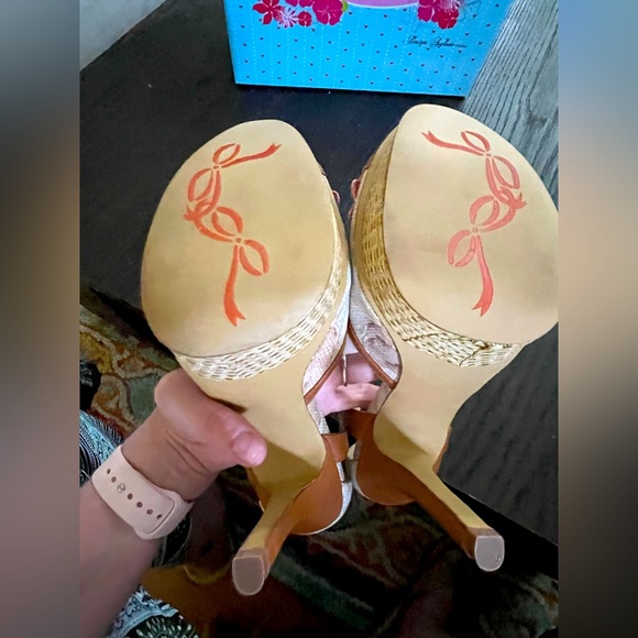 Poetic License “A Fling Thing” Flirty, Flowery heels! - Picture 6 of 12